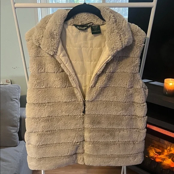 Women's Cream Faux Fur Vest - Picture 3 of 5